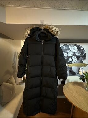 Babaton City Park Black Long Puffer Coat with Faux Fur-Trim Hood